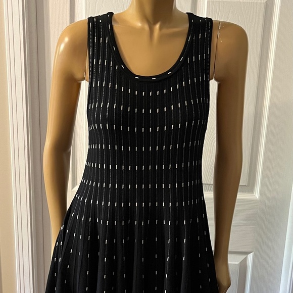 Dress - Picture 1 of 8